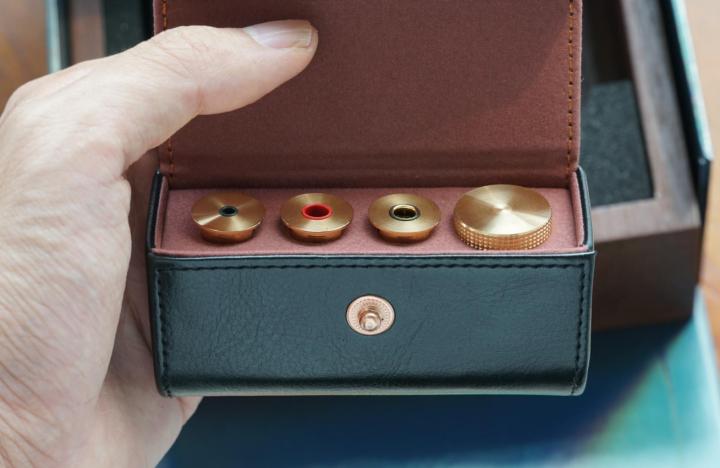 又一部能买两台苹果手机、两部华为手机的国产超豪华MP3问世了