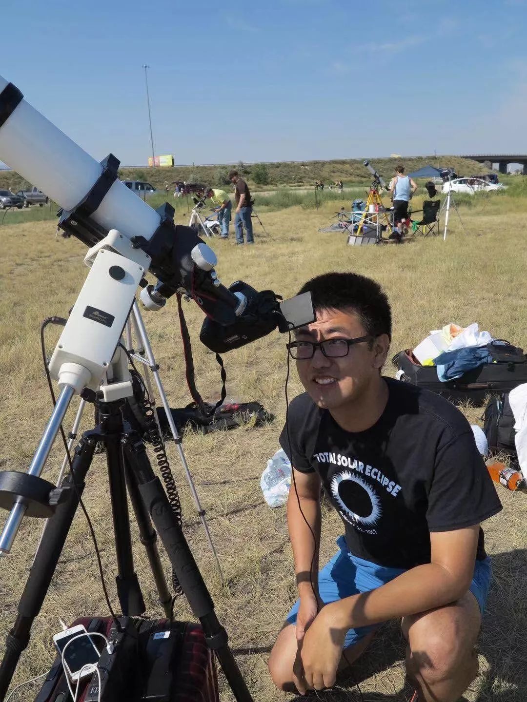 一群博士硕士，动不动“鬼混”到半夜，却干成了件人人称赞的事