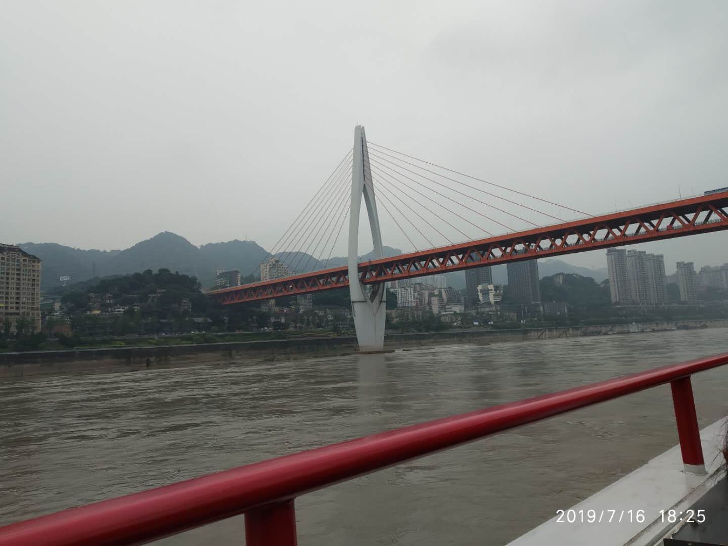 解放碑大礼堂到洪崖洞步行怎么走,洪崖洞大礼堂李子坝