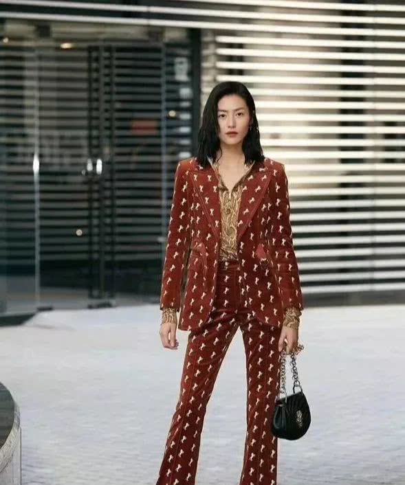 刘雯大包包推荐,刘雯同款豹纹包包