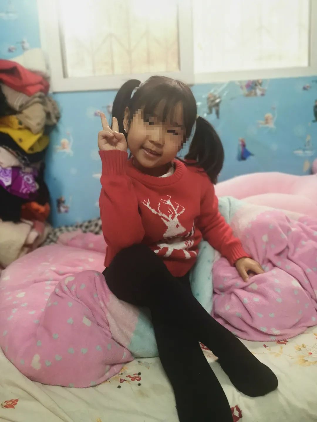 女司机带女儿上下班,女司机带三岁女儿上班