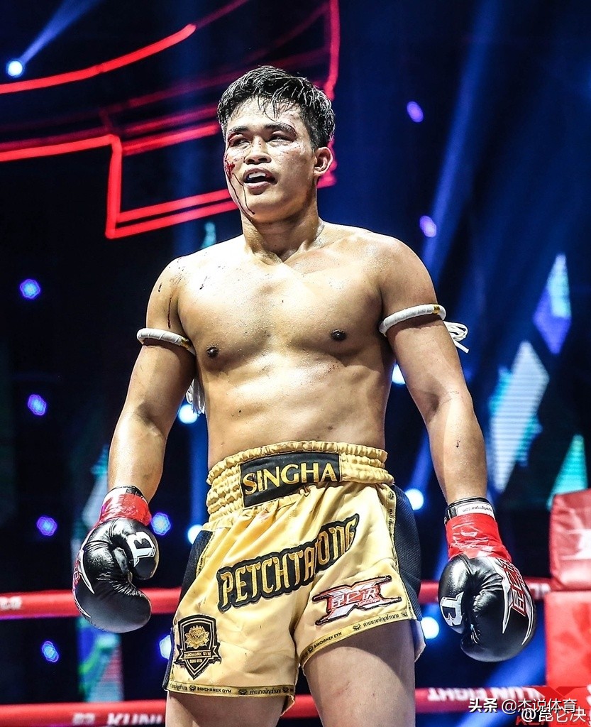 铁英华邓泽奇金腰带之战,铁英华和邓泽奇实力差距多大