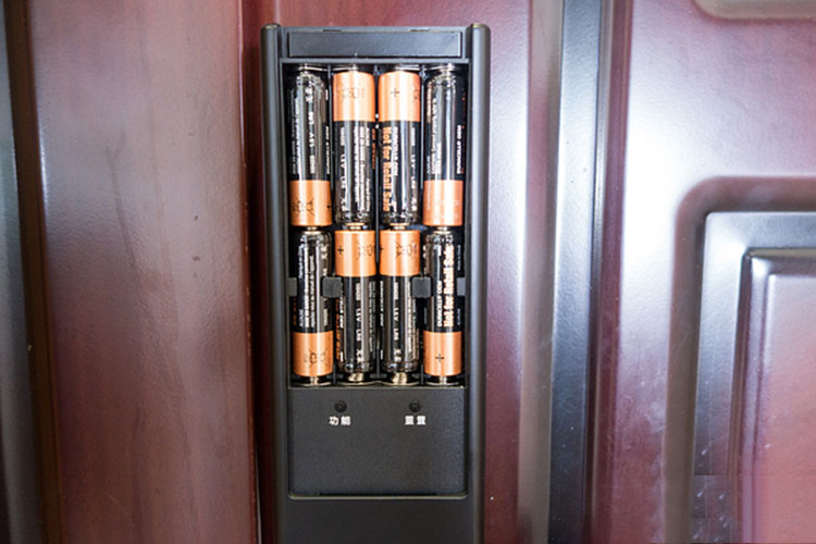 鹿客classic智能锁,鹿客指纹锁直接就能开门