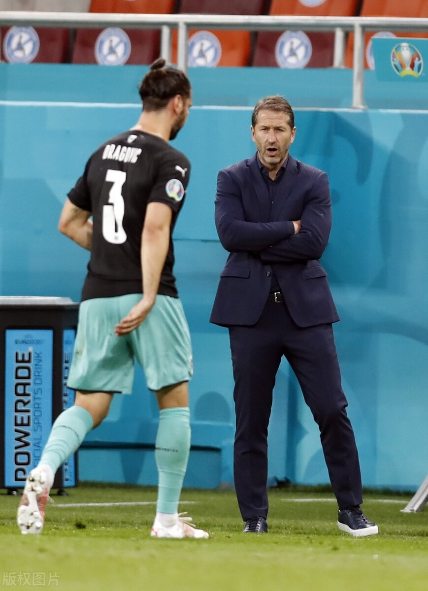 欧洲杯德国主帅勒夫,勒夫个人时装秀