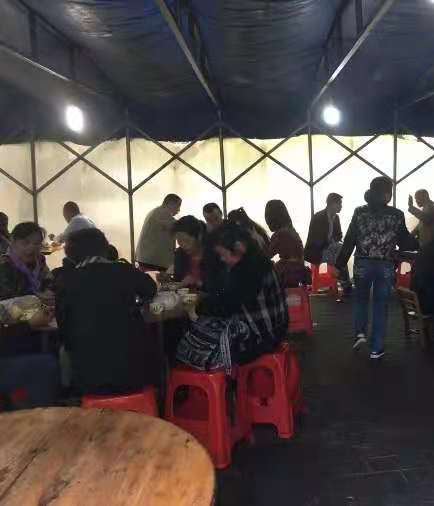 长沙居民楼苍蝇馆子炖猪肘子,著名苍蝇馆子长沙