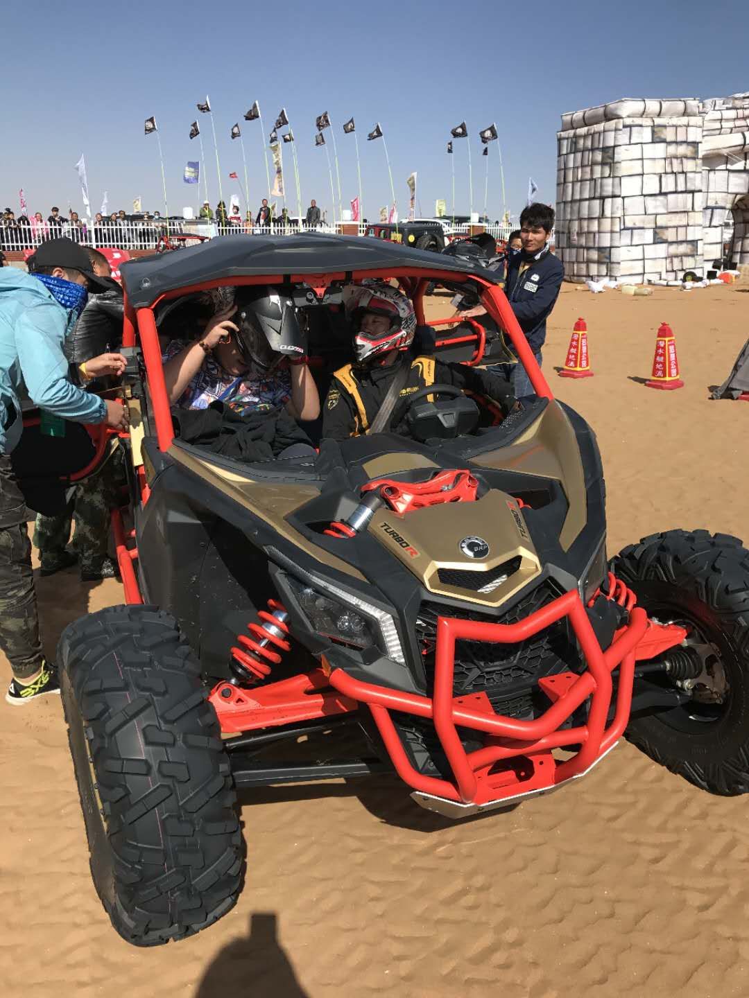 开前驱车去阿拉善英雄会,开轿车阿拉善英雄会