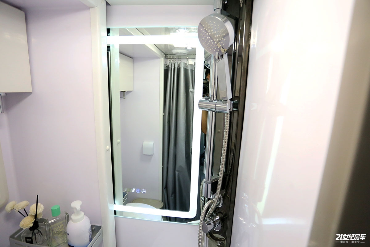 最新国产依维柯欧胜四驱房车,依维柯欧胜6.5吨悬挂