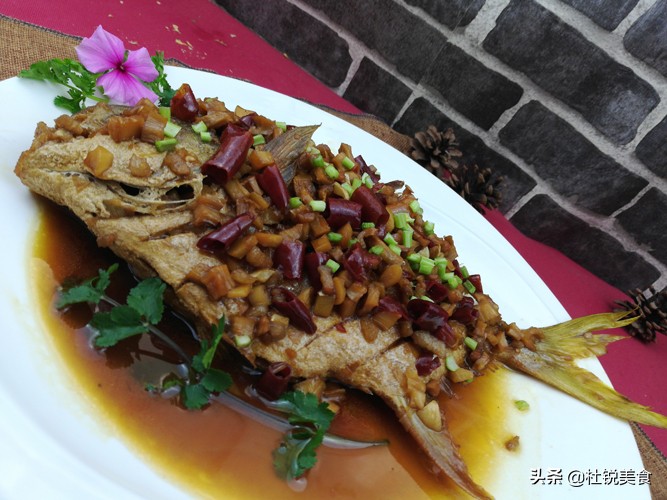 鲁菜熏鲳鱼最正宗的做法,鲳鱼浙江最正宗的做法