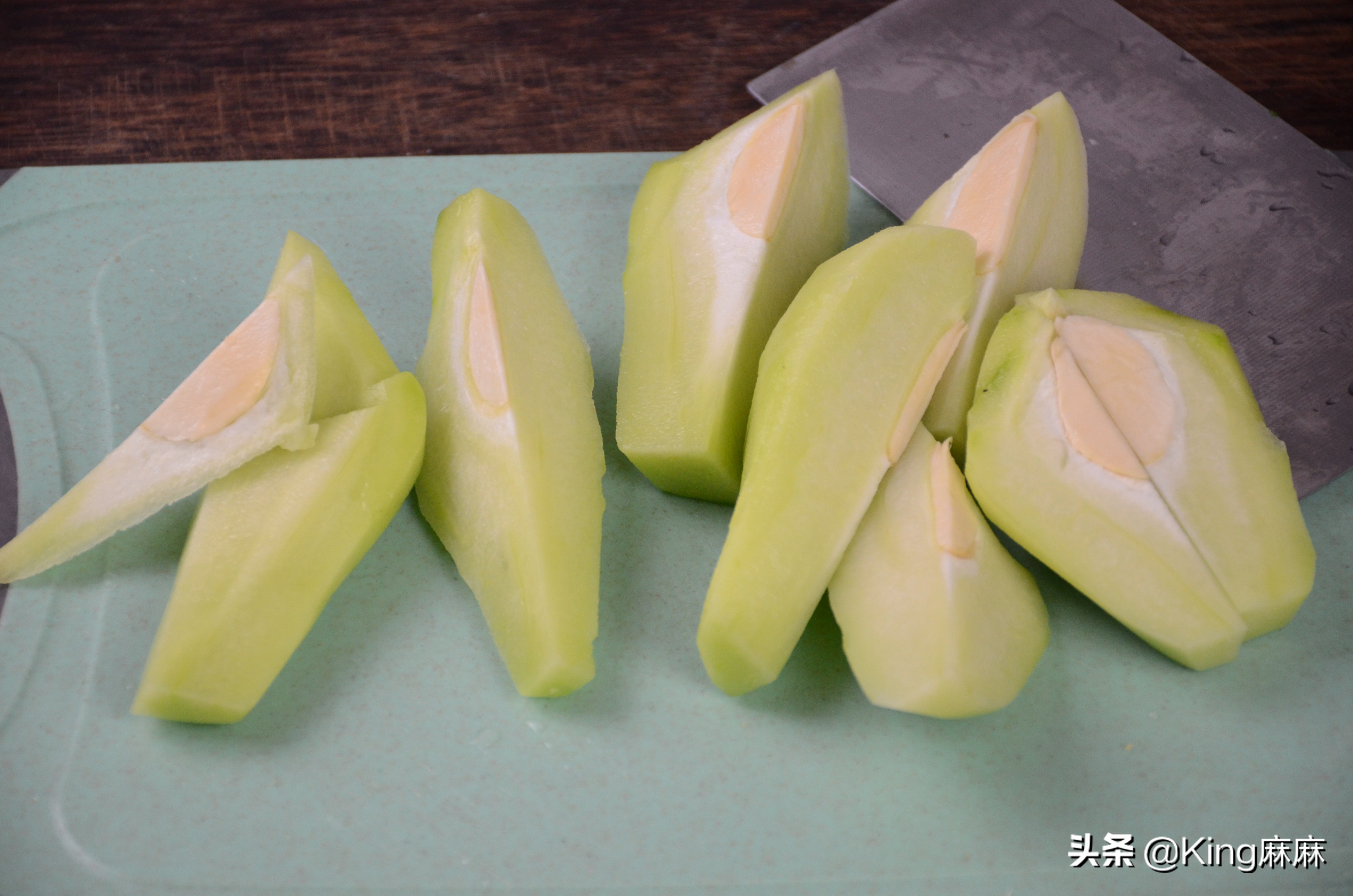 孩子多吃这菜身体健壮个子长得快,季节交替要多给孩子吃这菜