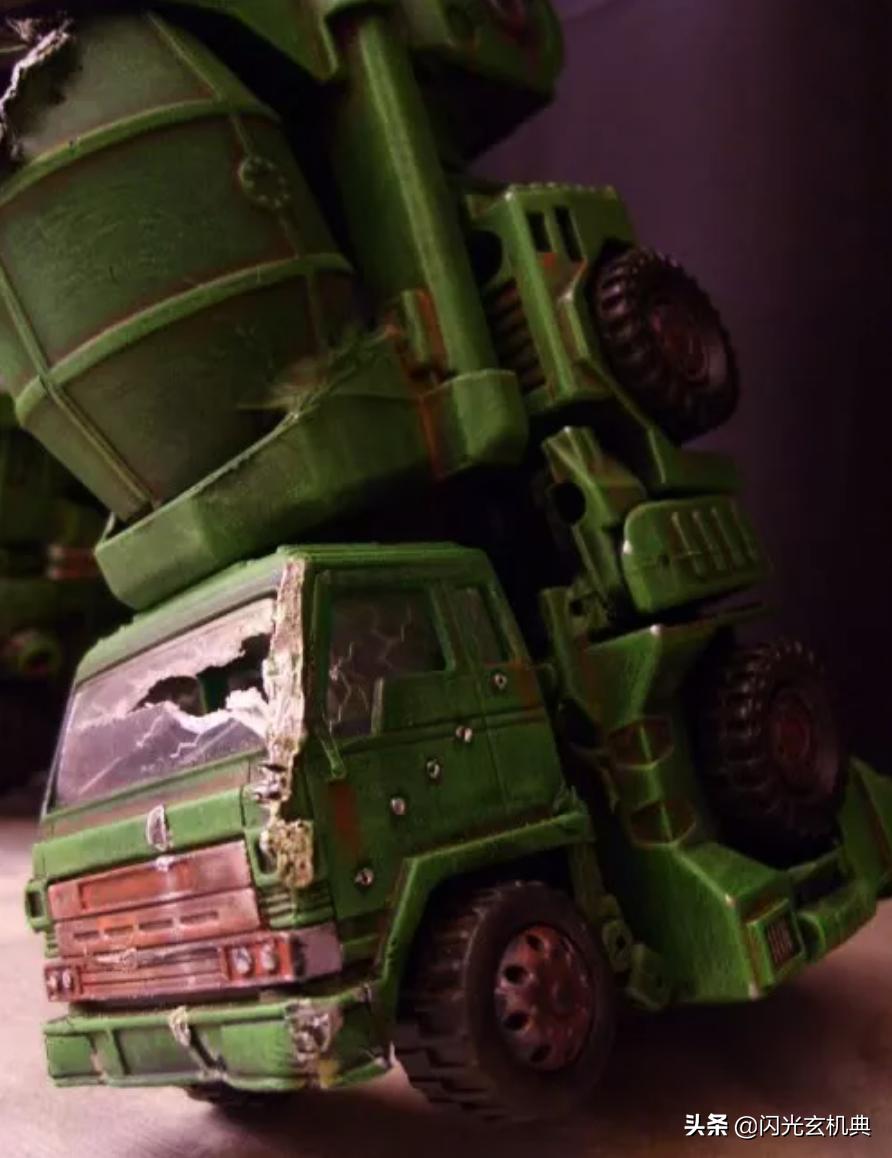 变形金刚动漫人物：重涂塑造战损严重的挖地虎组合-大力神