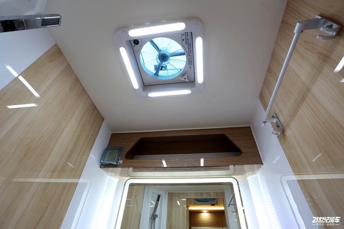 五菱轻卡房车最新款,骏驰大通短轴中顶房车