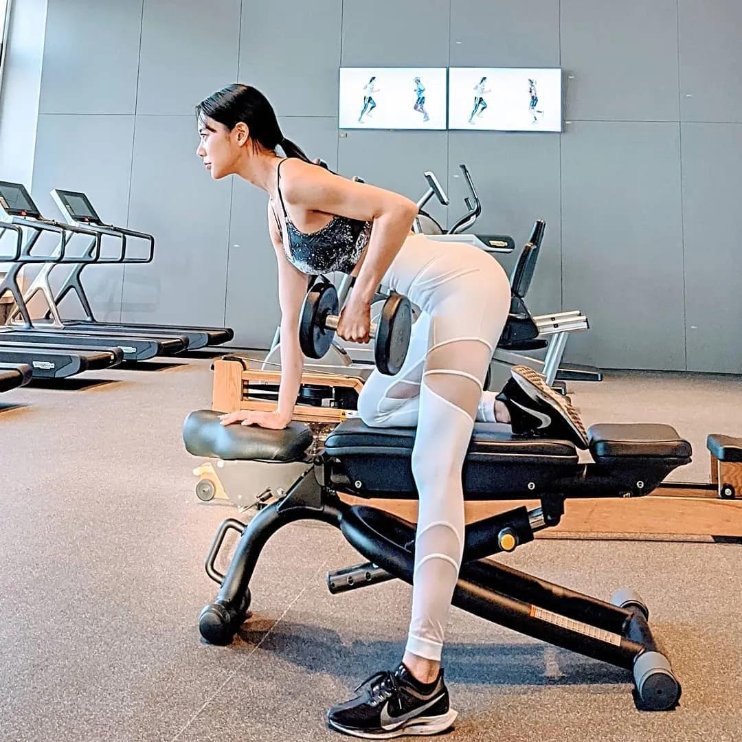 李成敏身材写真照片,拥有魔鬼身材的李成敏