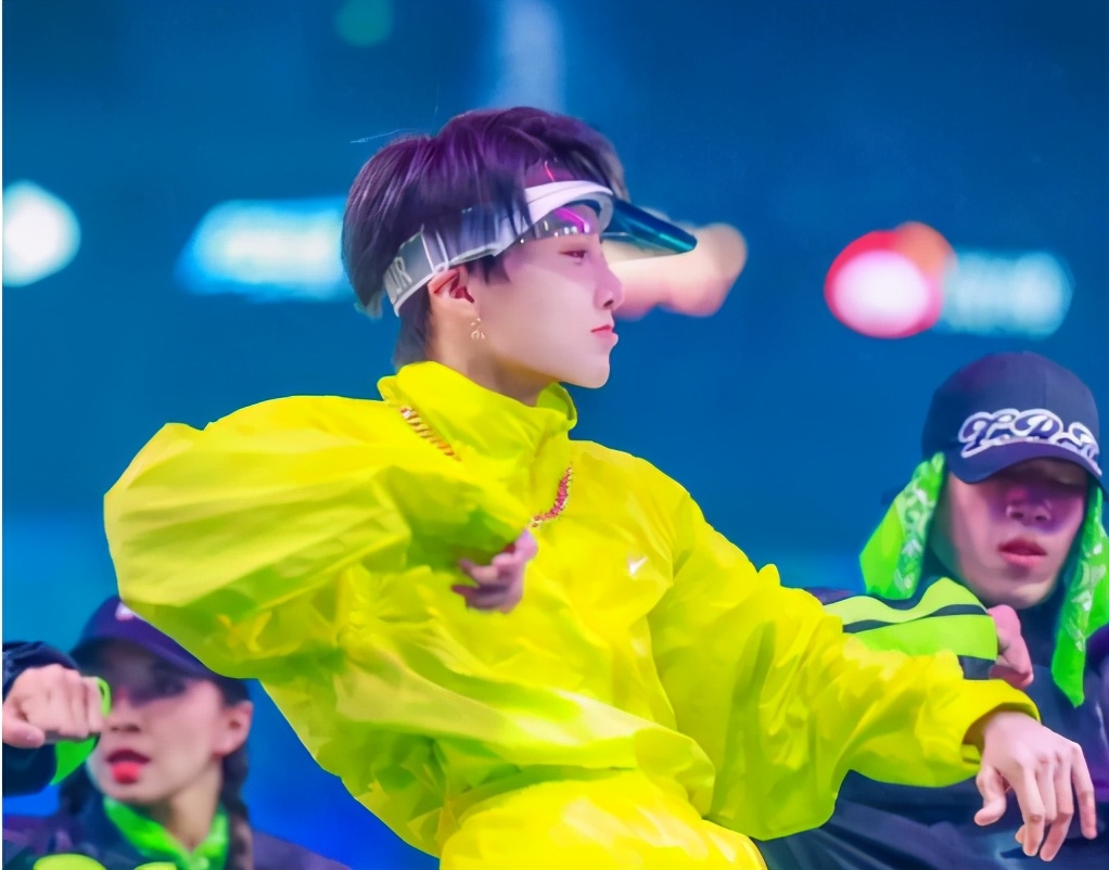 刘雨昕人气高还是孟美岐人气高,女团中性风刘雨昕