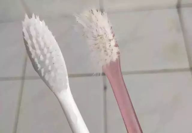 男人的屁股究竟是什么做的，能把每条*裤内**都穿出洞？