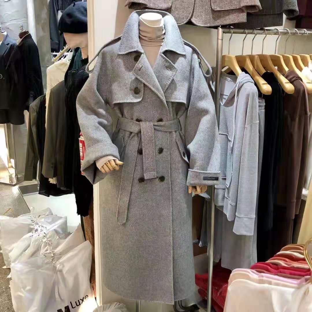 2018年韩国爆火的红蓝两边外套,韩国最新外套穿搭