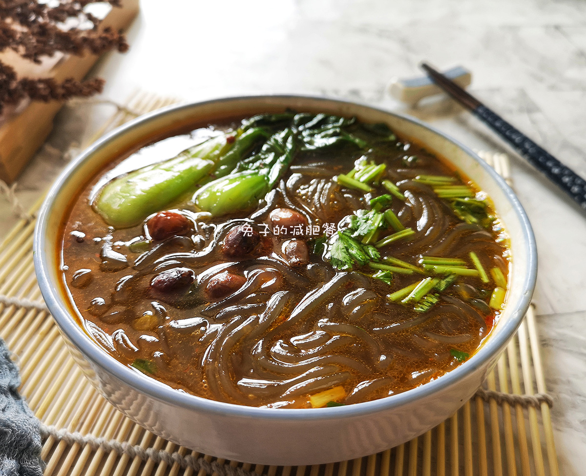 火锅底料速食酸辣粉做法,家庭版酸辣粉的做法火锅底料