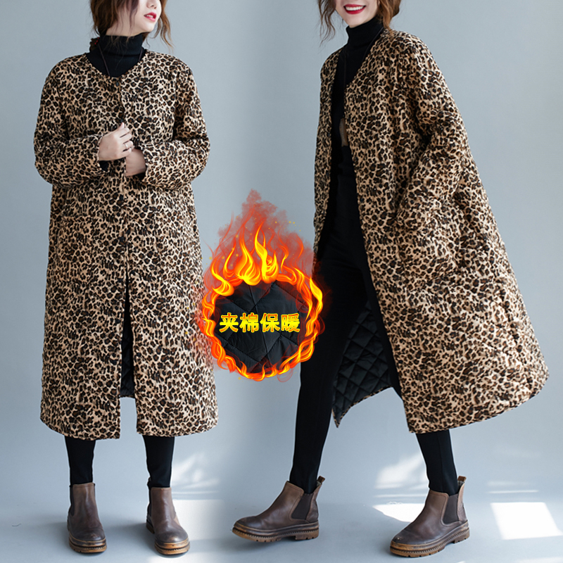 五十岁女人穿衣搭配秋冬季棉服,50岁女人长款穿衣搭配秋冬款