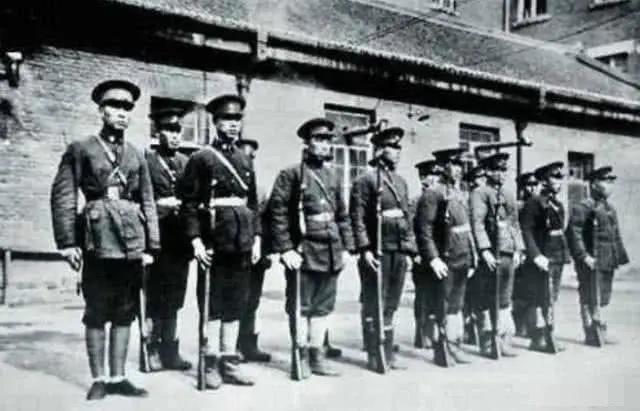 张学良的20万东北军为什么撤退,张学良当年有实力抵抗日本军吗