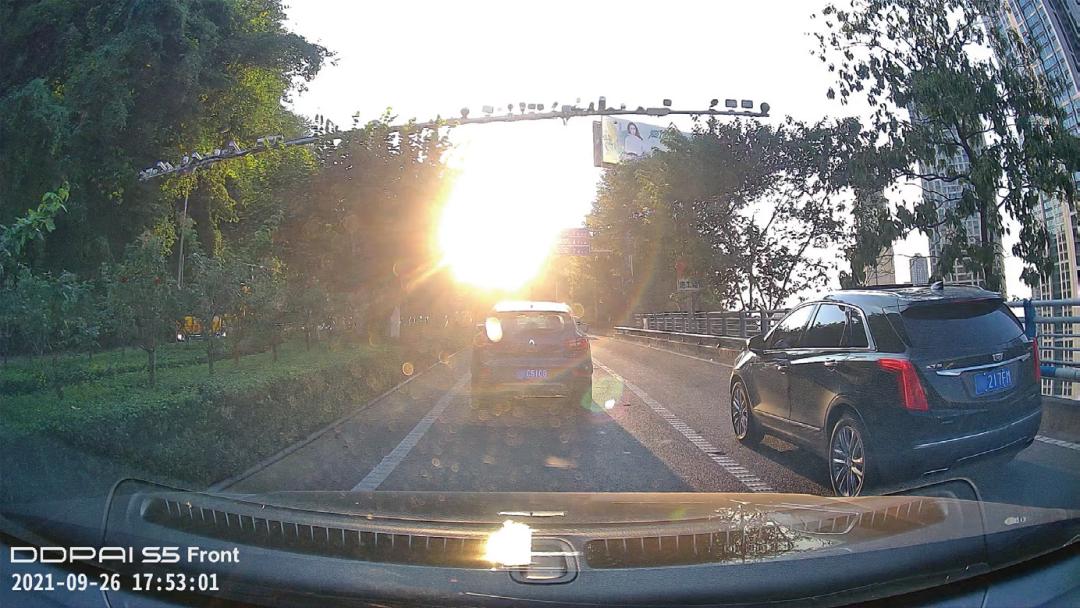 盯盯拍智慧后视镜s5,华为盯盯拍s5拆解