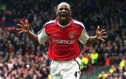 基恩与维埃拉,基恩在球员通道怒怼维埃拉翻译