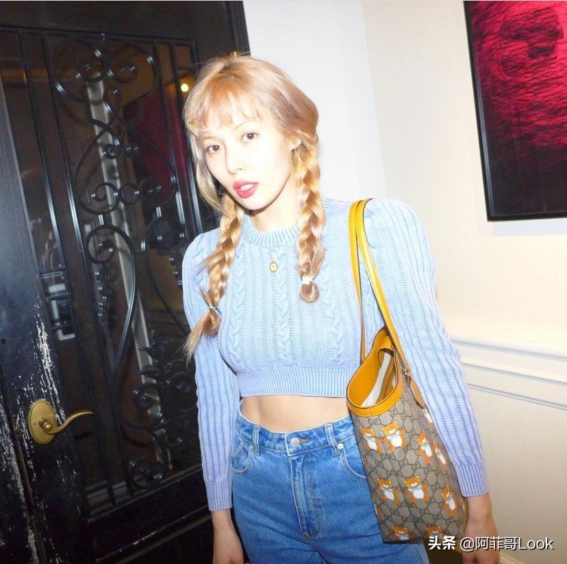 泫雅照相姿势,跟着泫雅学拍照姿势少女感十足