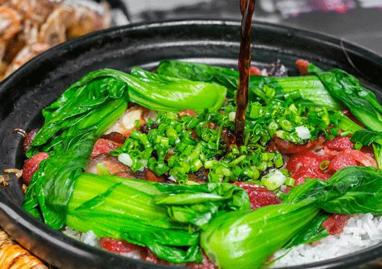 魔都惊现「2层楼小香港」，卖“蹦迪海鲜”！花胶鸡、6头鲍免费送