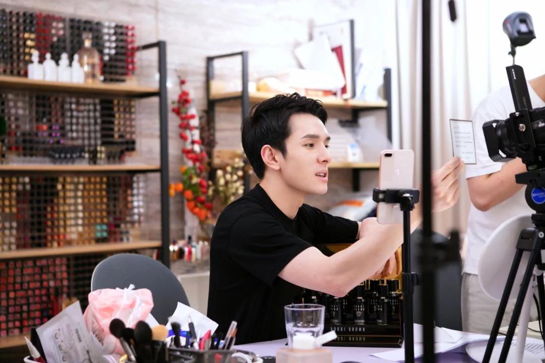 李佳琦直播经典,李佳琦直播翻车快评