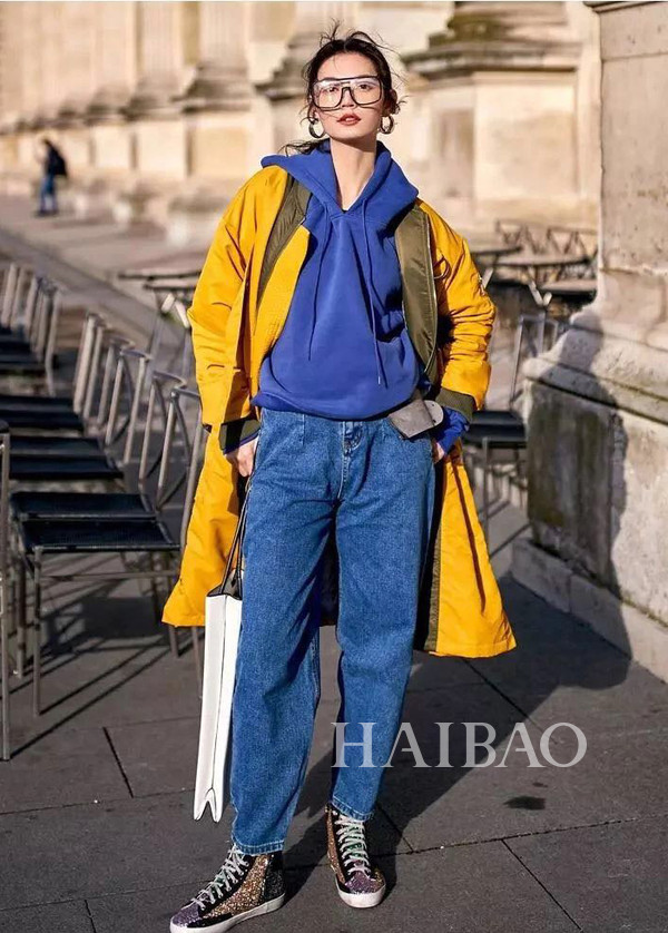 什么颜色显白适合黄黑皮肤衣服,最流行的衣服颜色显肤色白