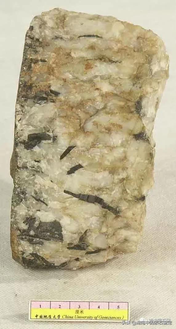 月球陨石与地球矿石的区别,月球陨石和矿石有什么区别