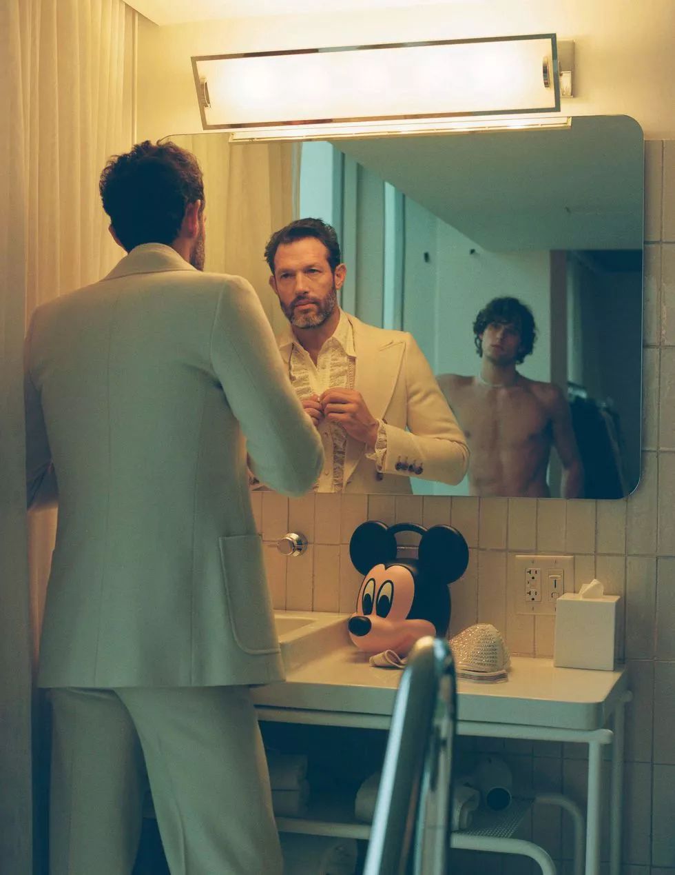 这组时尚大片好精彩，两位男模演绎凄美爱情故事！