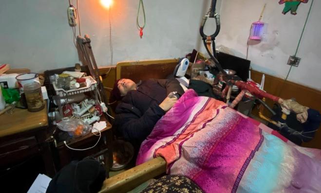 遭“吉尼斯”起诉，送万千逝者“回家”……他活成了大写的“人”