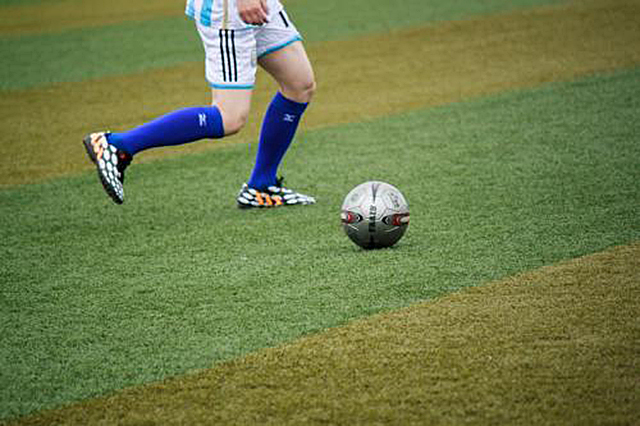 卡洛斯回国踢球依旧重炮,球王不踢球