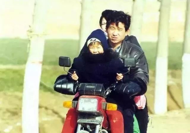 九张折射过年气氛的照片,百张罕见的过年老照片这才是年味