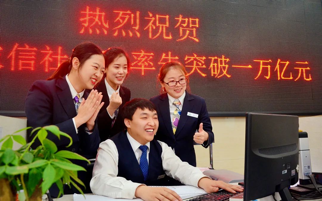 存款突破10000亿元！表情包带你分享山西农信人的豪情和喜悦