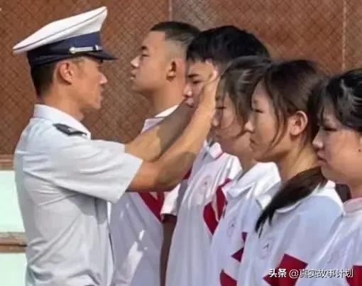 回龙观，一群985妈妈的反鸡娃实践：摆脱霸凌，却摆脱不了内卷