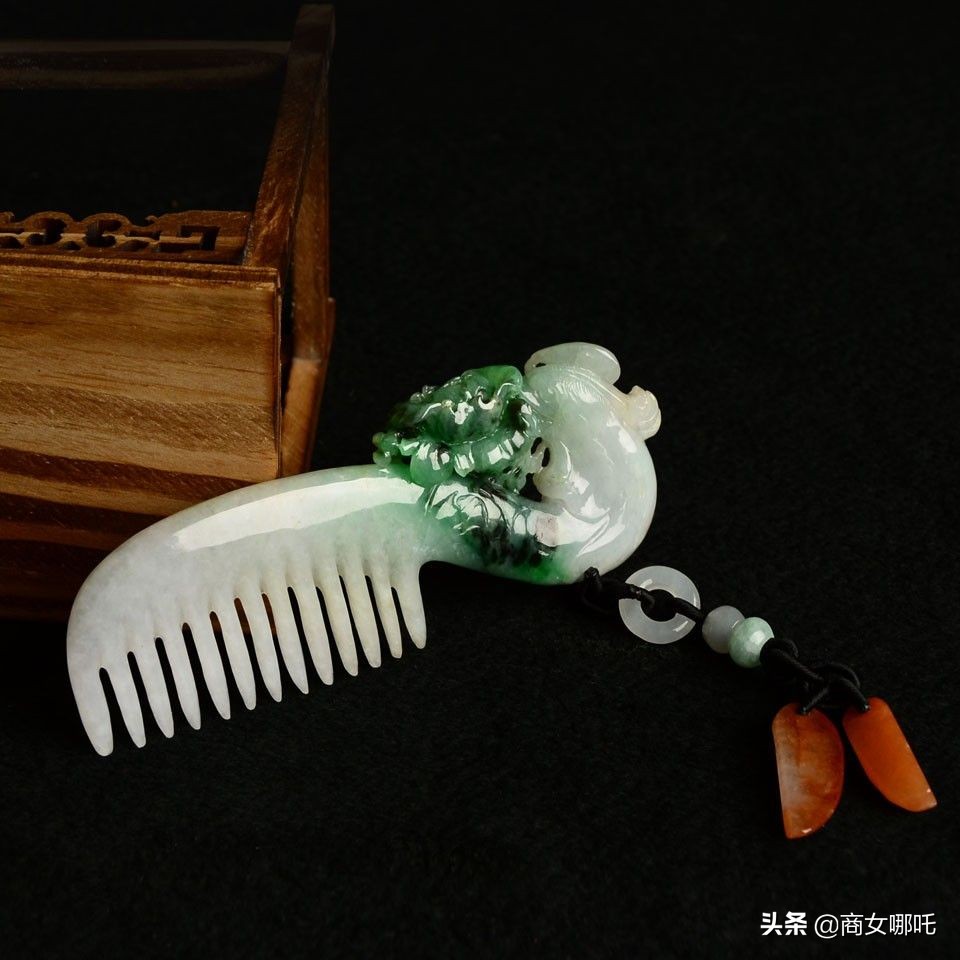 玉梳绾青丝,银梳子梳头养生的正确梳法