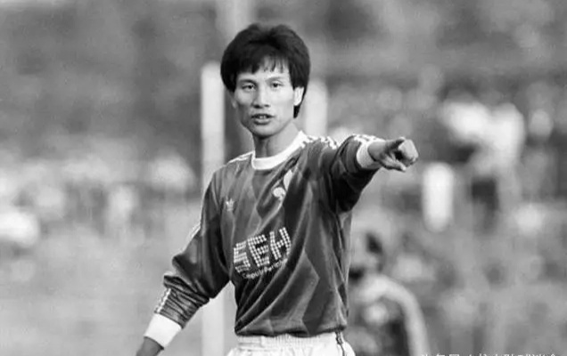 最喜欢的足球运动员照片及介绍,最出名的五个足球运动员