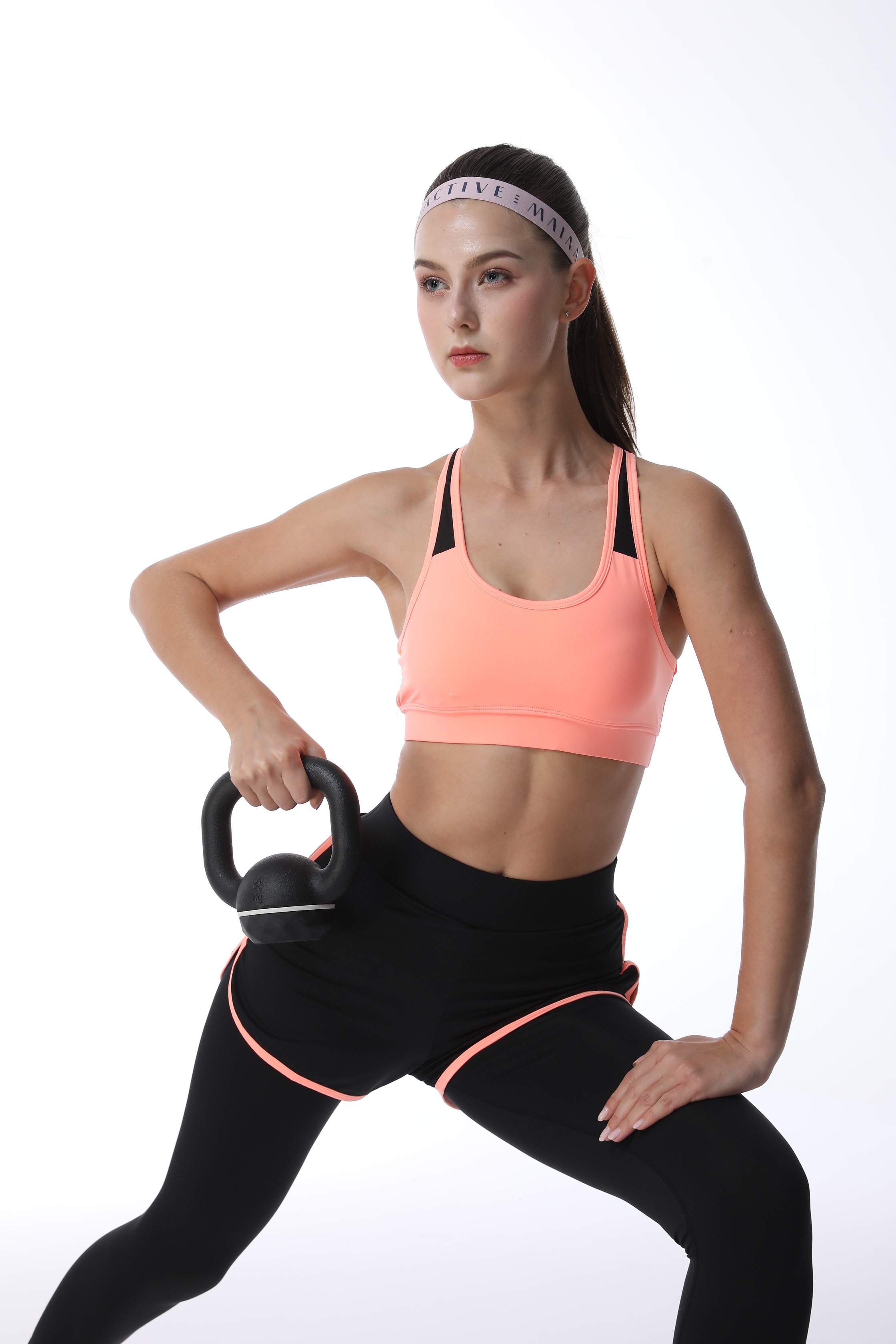 瑜伽服是穿紧身的还是要贴身的好,如何挑选自己的瑜伽服