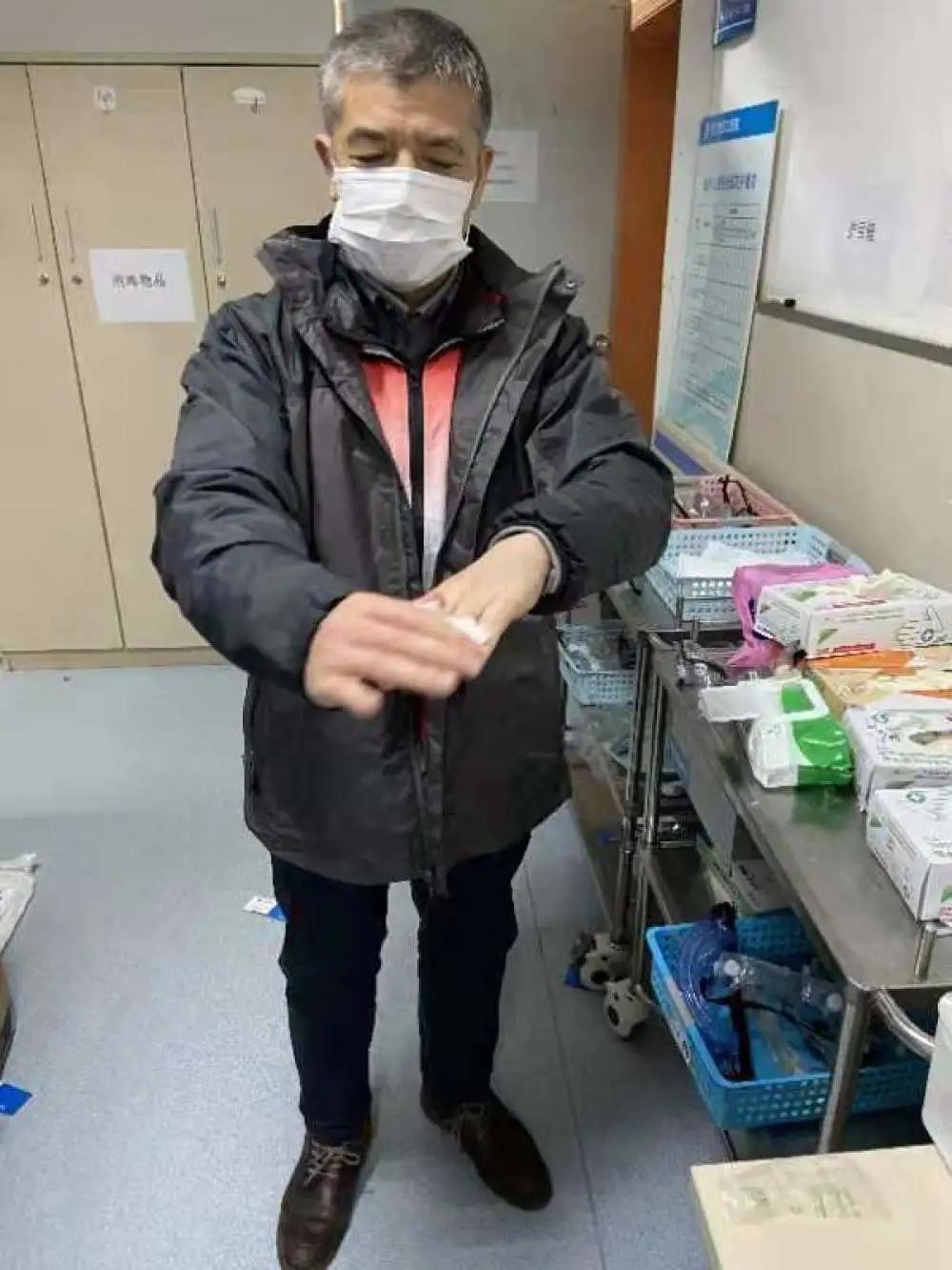 沧海横流尽显英雄本色中流砥柱,沧海横流显英雄本色