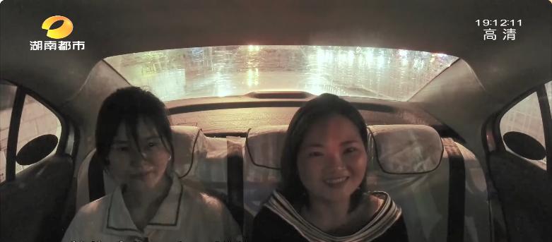 在长沙，一位的哥和一位代驾的夜晚
