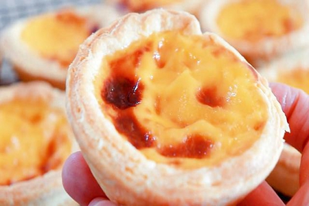 做蛋挞直接用蛋挞液还是自制的好,自制蛋挞液制作成娃喜欢的蛋挞