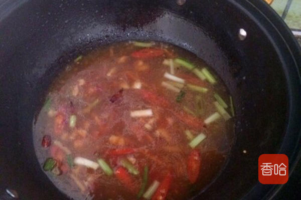 简单又好吃的炖鱼做法,最简单家庭炖鱼做法微辣