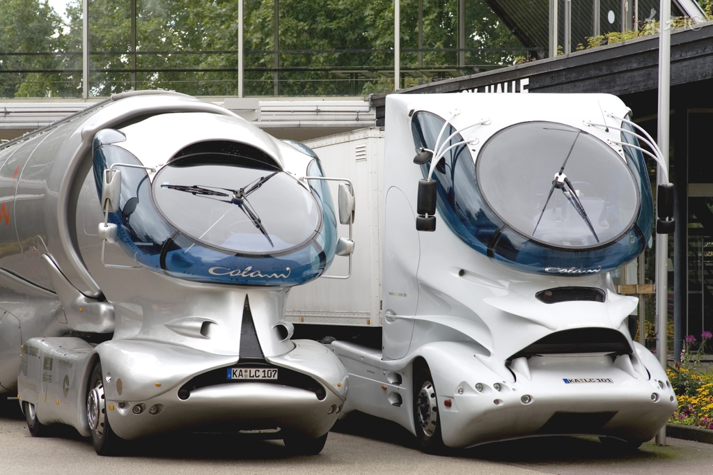 小说：美女和小伙在末世结伴逃命，被圆头巨蟒*攻围**，美女保护小伙