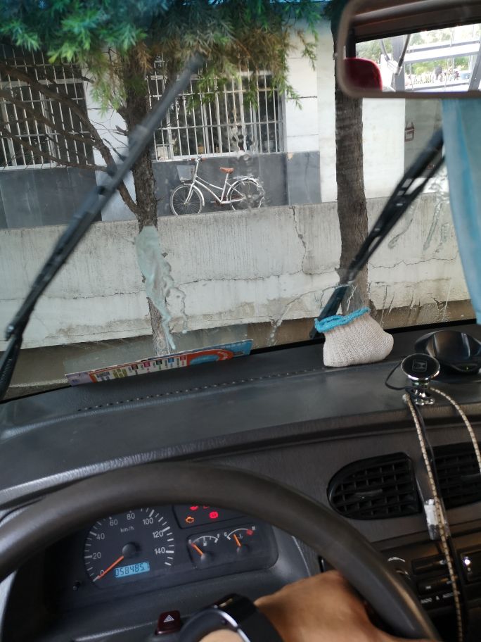 东风小康k02喷水壶电机卡死不转，继续维修