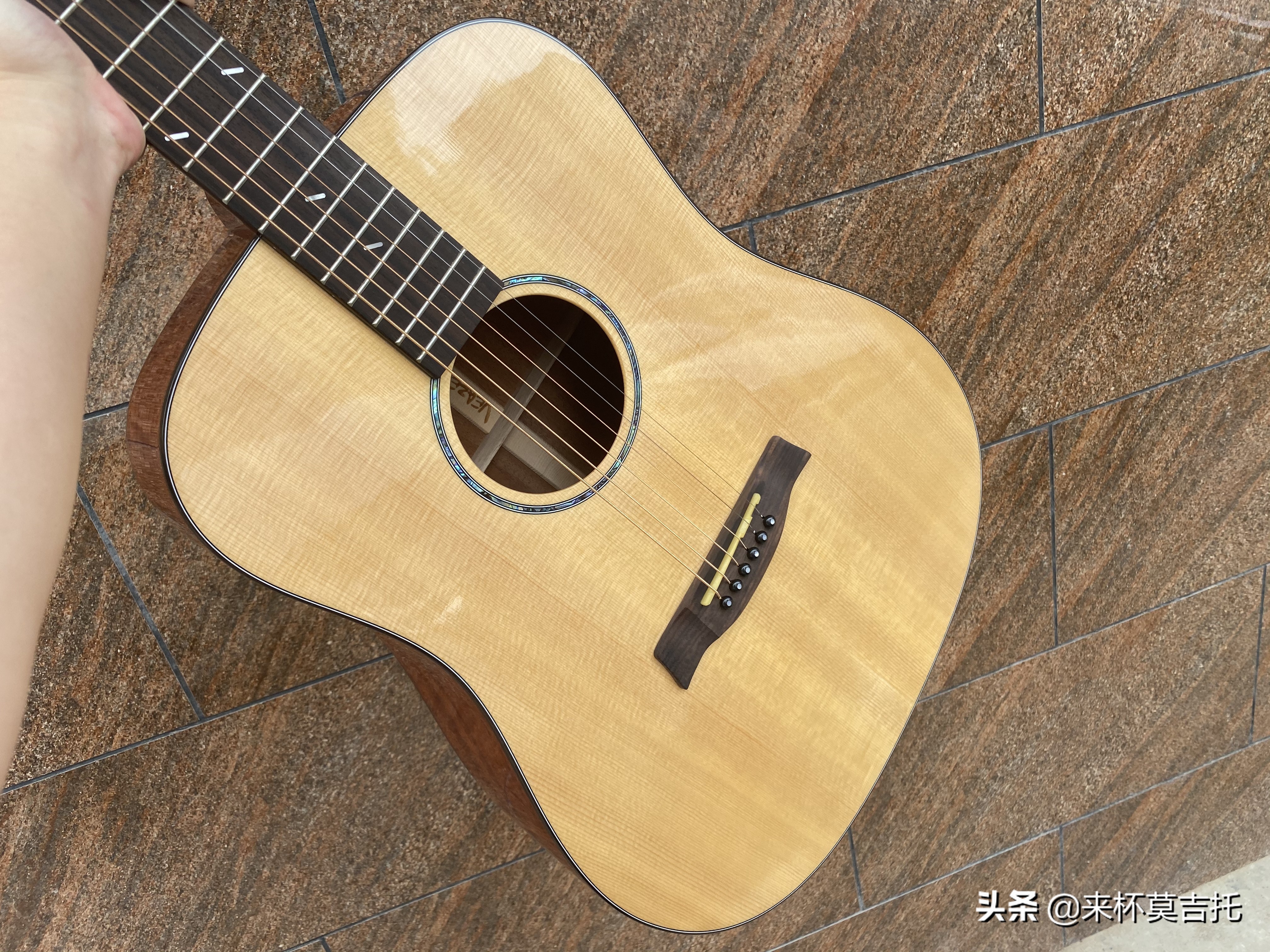 如何挑选一个合适自己的吉他,新手如何选择一把适合自己的吉他