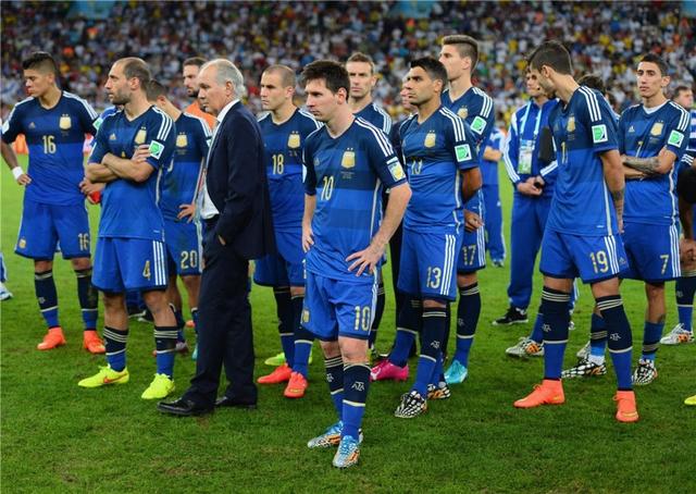 阿根廷为何拿不到世界杯？梅西光环太大，阻碍了其他球员的发挥