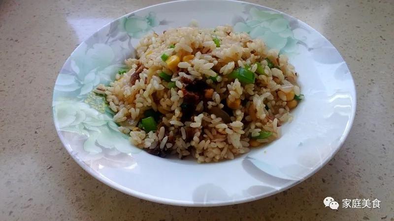 蛋炒饭最简单也最困难，这些窍门能让你的炒饭好吃到不行