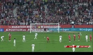 当c罗看到梅西惊人表现,对c罗和梅西的截然不同评价