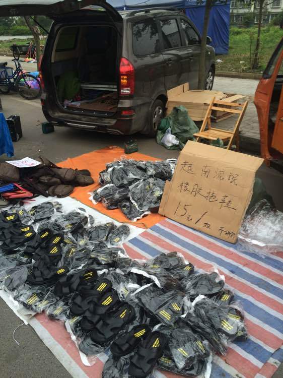 真实后浪摆摊经济：痛并快乐着，赚钱是玄学