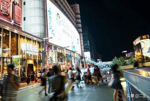 我们的生活里藏着哪些消费主义*脑洗**话术？